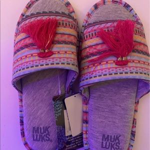 🌸💕NWT MUK LUKS slippers🌸💕